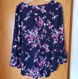 Elle top with 3/4 sleeves. Size XXL. NWT